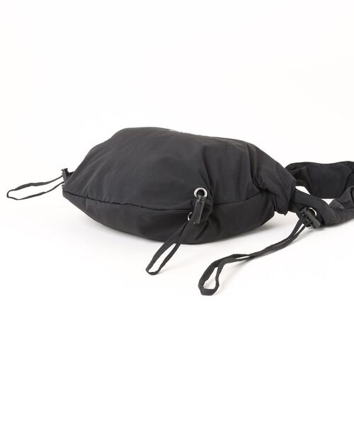 by LOVEiT（バイラビット）の「【ハローキティ】2wayくしゅくしゅバッグ（バックパック/リュック・キッズ・ブラック/アイボリー・FREE）」の15枚目の写真