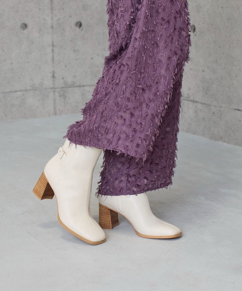 Mode et Jacomo(モードエジャコモ)の「サイドバックルショートブーツ(ブーツ・レディース・ブラウン/ブラック/アイボリー・23cm/23.5cm/24cm/22.5cm/24.5cm)」の1枚目の写真