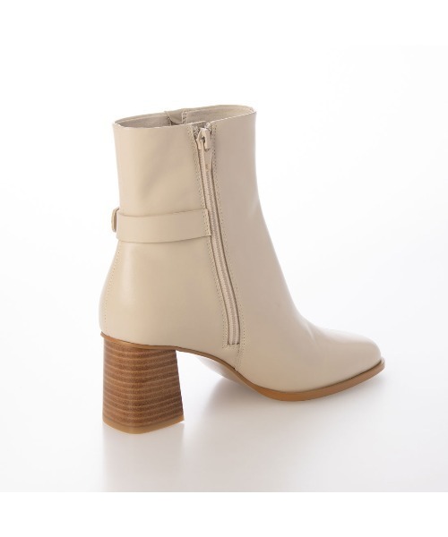 Mode et Jacomo(モードエジャコモ)の「サイドバックルショートブーツ(ブーツ・レディース・ブラウン/ブラック/アイボリー・23cm/23.5cm/24cm/22.5cm/24.5cm)」の10枚目の写真