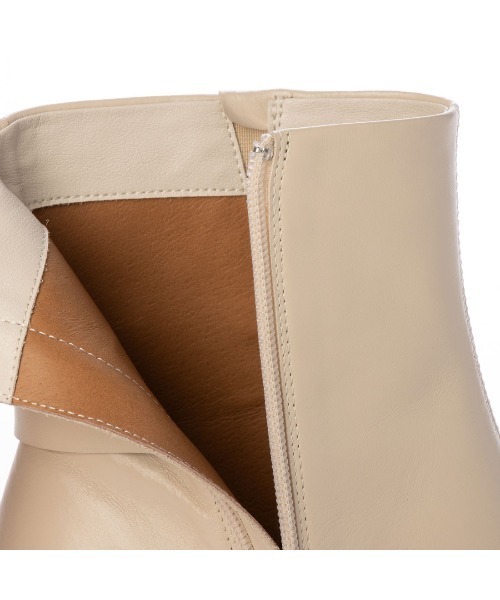 Mode et Jacomo(モードエジャコモ)の「サイドバックルショートブーツ(ブーツ・レディース・ブラウン/ブラック/アイボリー・23cm/23.5cm/24cm/22.5cm/24.5cm)」の6枚目の写真
