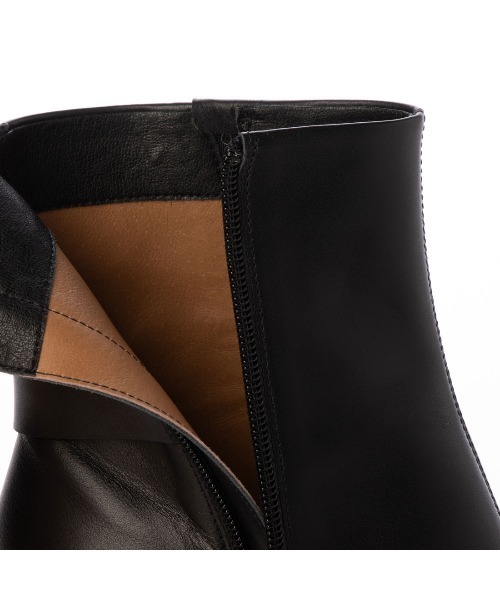 Mode et Jacomo(モードエジャコモ)の「サイドバックルショートブーツ(ブーツ・レディース・ブラウン/ブラック/アイボリー・23cm/23.5cm/24cm/22.5cm/24.5cm)」の17枚目の写真