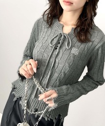 【mily bilet】大人カジュアルかわいい。レースアップデザイン胸刺繍ケーブルダメージニット