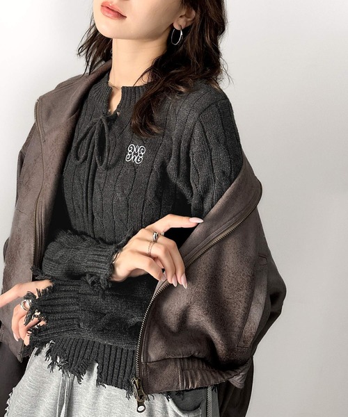 mily bilet(ミウィビレット)の「【mily bilet】大人カジュアルかわいい。レースアップデザイン胸刺繍ケーブルダメージニット(ニット/セーター・レディース・アイボリー/バーガンディー/グレー/チャコールグレー・X-LARGE/SMALL/MEDIUM/LARGE)」の12枚目の写真