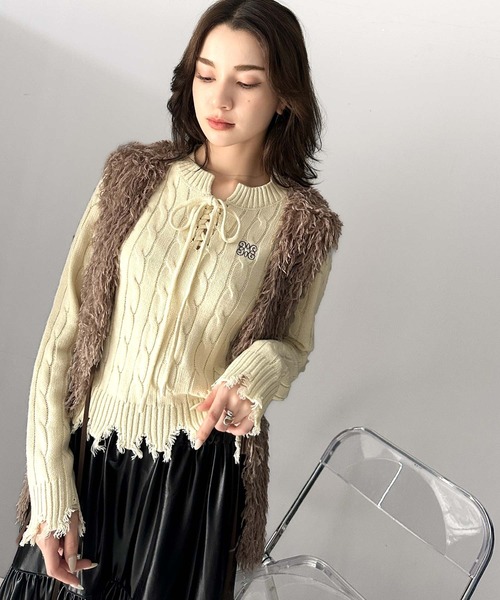 mily bilet(ミウィビレット)の「【mily bilet】大人カジュアルかわいい。レースアップデザイン胸刺繍ケーブルダメージニット(ニット/セーター・レディース・アイボリー/バーガンディー/グレー/チャコールグレー・X-LARGE/SMALL/MEDIUM/LARGE)」の7枚目の写真