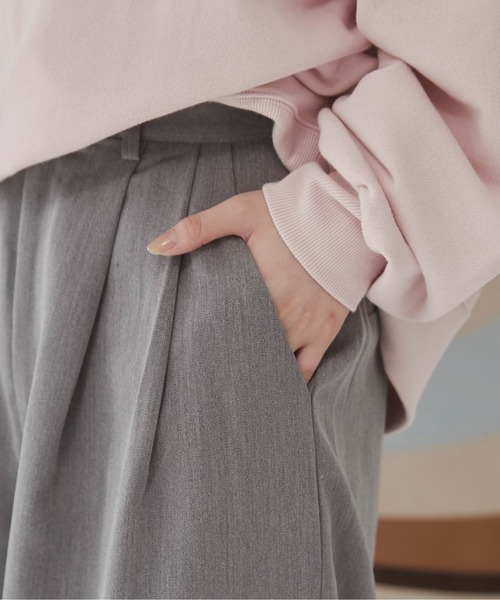 ANGIE(アンジー)の「タックカーブパンツ(スラックス・レディース・グレー/アイボリー/ブラック/ダークグレー・FREE)」の11枚目の写真