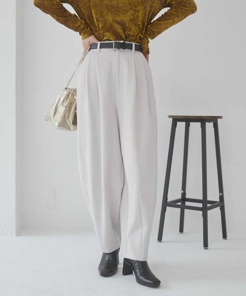 ANGIE(アンジー)の「タックカーブパンツ(スラックス・レディース・グレー/アイボリー/ブラック/ダークグレー・FREE)」の20枚目の写真