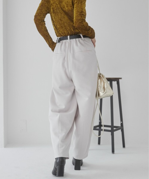 ANGIE(アンジー)の「タックカーブパンツ(スラックス・レディース・グレー/アイボリー/ブラック/ダークグレー・FREE)」の22枚目の写真