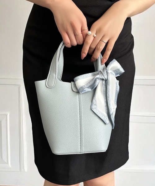 Julia Boutique（ジュリアブティック）の「スカーフ付き2wayハンドバッグ（ハンドバッグ・レディース・レッド/ピンク/ブルー/オフホワイト/ブラック/グレイッシュベージュ・ONE）」の5枚目の写真