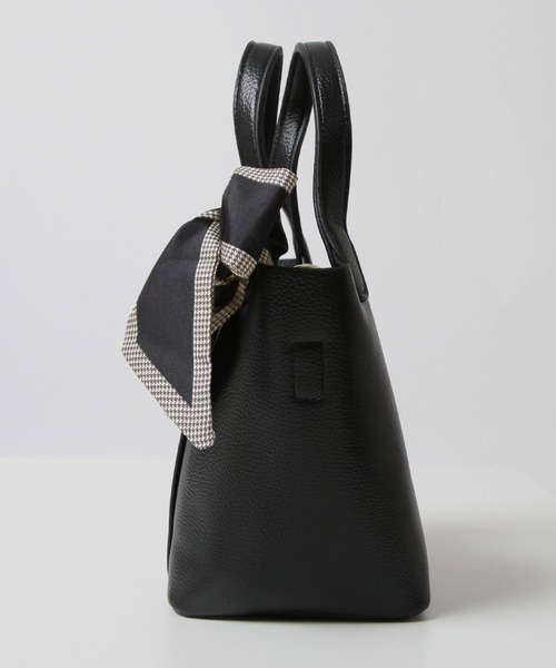 Julia Boutique（ジュリアブティック）の「スカーフ付き2wayハンドバッグ（ハンドバッグ・レディース・レッド/ピンク/ブルー/オフホワイト/ブラック/グレイッシュベージュ・ONE）」の22枚目の写真