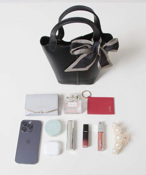 Julia Boutique（ジュリアブティック）の「スカーフ付き2wayハンドバッグ（ハンドバッグ・レディース・レッド/ピンク/ブルー/オフホワイト/ブラック/グレイッシュベージュ・ONE）」の15枚目の写真