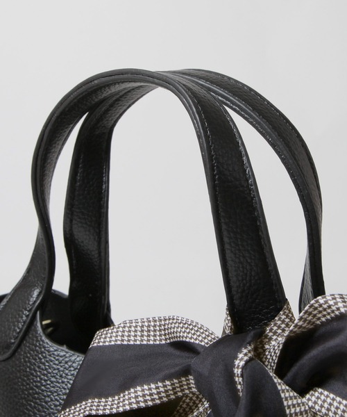 Julia Boutique（ジュリアブティック）の「スカーフ付き2wayハンドバッグ（ハンドバッグ・レディース・レッド/ピンク/ブルー/オフホワイト/ブラック/グレイッシュベージュ・ONE）」の19枚目の写真