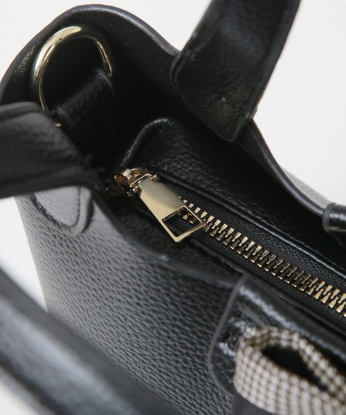 Julia Boutique（ジュリアブティック）の「スカーフ付き2wayハンドバッグ（ハンドバッグ・レディース・レッド/ピンク/ブルー/オフホワイト/ブラック/グレイッシュベージュ・ONE）」の8枚目の写真