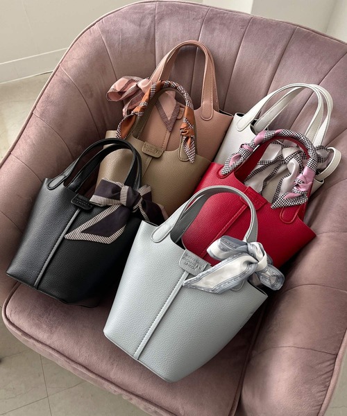 Julia Boutique（ジュリアブティック）の「スカーフ付き2wayハンドバッグ（ハンドバッグ・レディース・レッド/ピンク/ブルー/オフホワイト/ブラック/グレイッシュベージュ・ONE）」の9枚目の写真