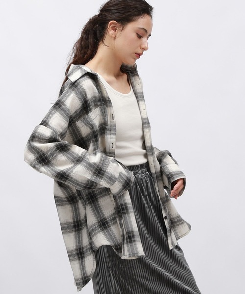 LAKOLE（ラコレ）の「オンブレチェックシャツ / 143834（シャツ/ブラウス・レディース・ブラック/ブルー/アイボリー・FREE）」の2枚目の写真