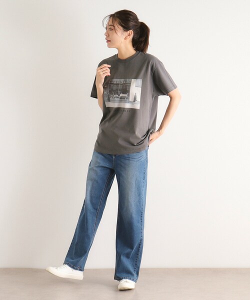 LAURA ASHLEY（ローラアシュレイ）の「【STORY掲載！/大人気！日本製/Laura Ashley ヒストリーフォト】 第一号店 フォトTシャツ（Tシャツ/カットソー・レディース・オフホワイト/ダークグレー・38）」の9枚目の写真