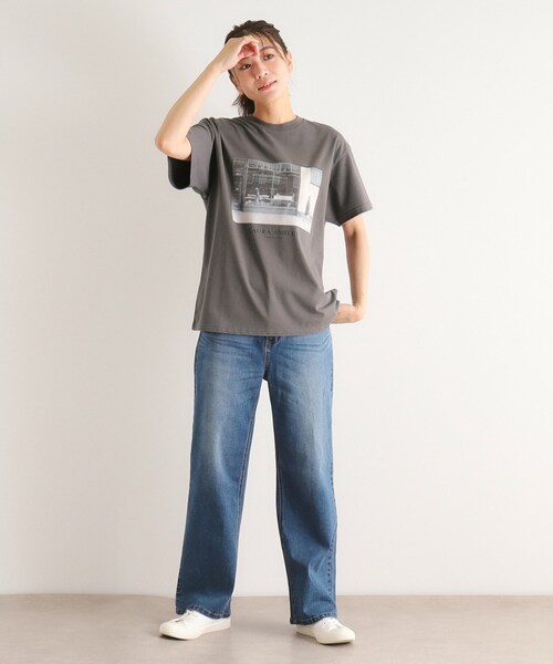 LAURA ASHLEY（ローラアシュレイ）の「【STORY掲載！/大人気！日本製/Laura Ashley ヒストリーフォト】 第一号店 フォトTシャツ（Tシャツ/カットソー・レディース・オフホワイト/ダークグレー・38）」の10枚目の写真