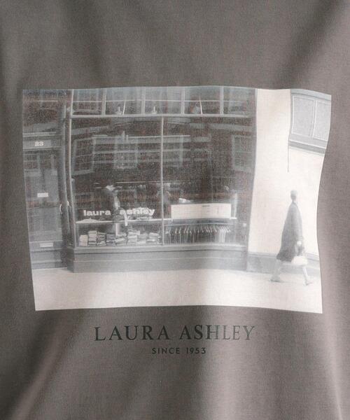 LAURA ASHLEY（ローラアシュレイ）の「【STORY掲載！/大人気！日本製/Laura Ashley ヒストリーフォト】 第一号店 フォトTシャツ（Tシャツ/カットソー・レディース・オフホワイト/ダークグレー・38）」の11枚目の写真