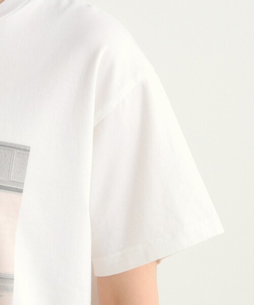 LAURA ASHLEY（ローラアシュレイ）の「【STORY掲載！/大人気！日本製/Laura Ashley ヒストリーフォト】 第一号店 フォトTシャツ（Tシャツ/カットソー・レディース・オフホワイト/ダークグレー・38）」の17枚目の写真