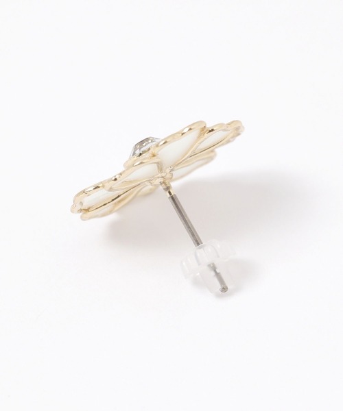GLOBAL WORK（グローバルワーク）の「ステンド風フラワーピアス/ 145250（ピアス（両耳用）・レディース・ホワイト/イエロー・ONE SIZE）」の4枚目の写真