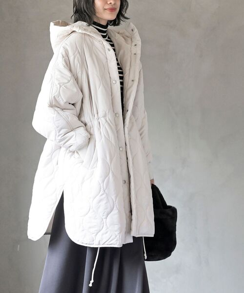 rps（アールピーエス）の「ウェーブキルトＢＩＧフードコート（その他アウター・レディース・アイボリー/ブラック/カーキ・フリー）」の2枚目の写真