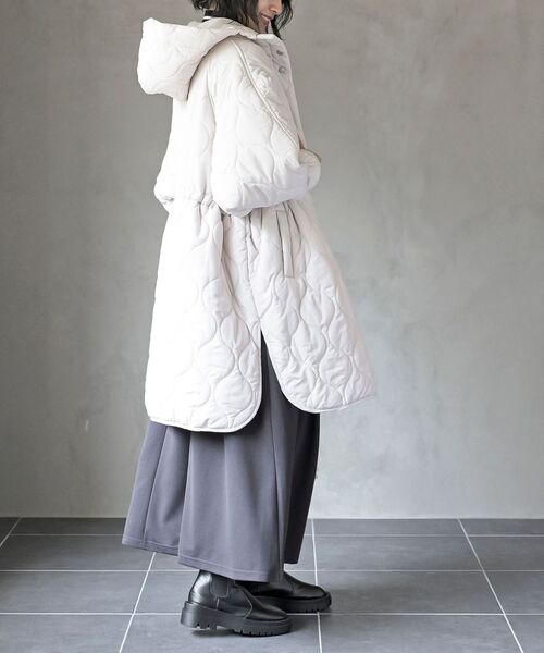 rps（アールピーエス）の「ウェーブキルトＢＩＧフードコート（その他アウター・レディース・アイボリー/ブラック/カーキ・フリー）」の14枚目の写真