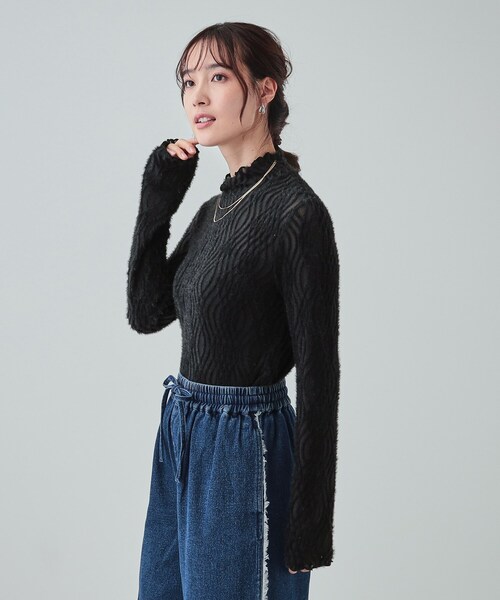 Cutie Blonde(キューティーブロンド)の「【S-LL/洗える】レイヤードコーデに ふわふわフェザー調ウェーブ柄インナー(Tシャツ/カットソー・レディース・ホワイト/ブラック/グレー・01/02/03/04)」の14枚目の写真