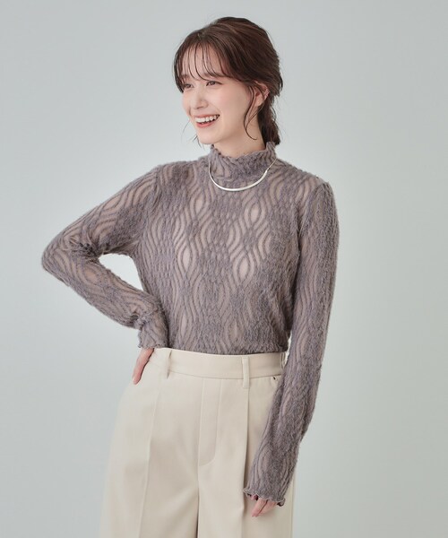 Cutie Blonde(キューティーブロンド)の「【S-LL/洗える】レイヤードコーデに ふわふわフェザー調ウェーブ柄インナー(Tシャツ/カットソー・レディース・ホワイト/ブラック/グレー・01/02/03/04)」の8枚目の写真