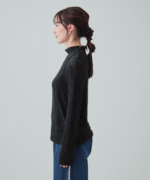 Cutie Blonde(キューティーブロンド)の「【S-LL/洗える】レイヤードコーデに ふわふわフェザー調ウェーブ柄インナー(Tシャツ/カットソー・レディース・ホワイト/ブラック/グレー・01/02/03/04)」の4枚目の写真