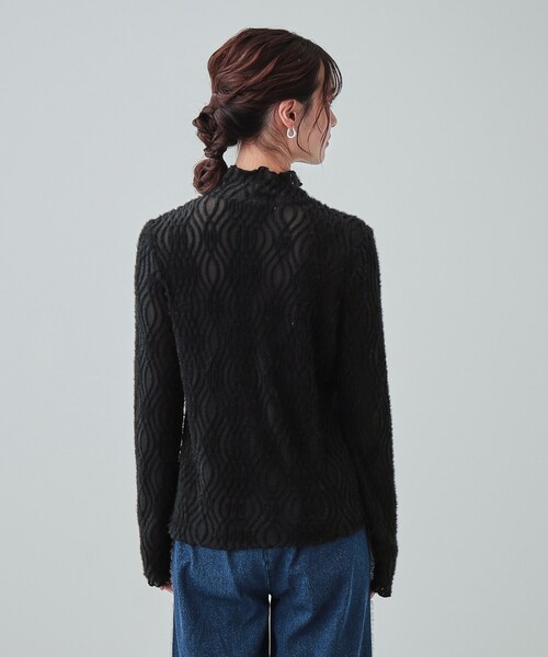 Cutie Blonde(キューティーブロンド)の「【S-LL/洗える】レイヤードコーデに ふわふわフェザー調ウェーブ柄インナー(Tシャツ/カットソー・レディース・ホワイト/ブラック/グレー・01/02/03/04)」の5枚目の写真