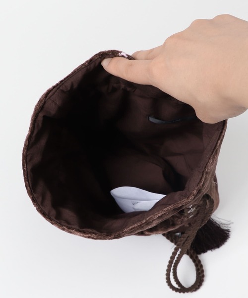 URBAN RESEARCH Sonny Label(アーバンリサーチサニーレーベル)の「フラワー刺繍ベロアミニショルダーバッグ(ショルダーバッグ・レディース・ブラック/ブラウン/ベージュ・ONE)」の12枚目の写真