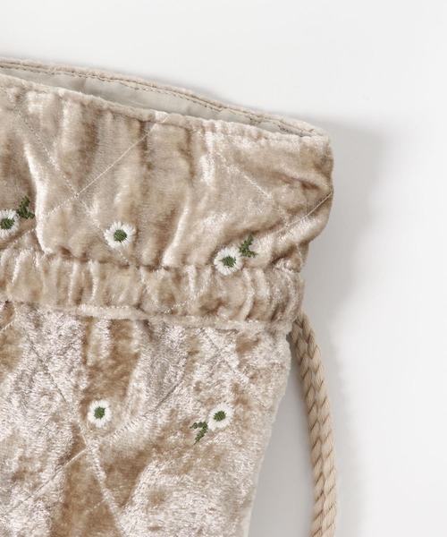 URBAN RESEARCH Sonny Label(アーバンリサーチサニーレーベル)の「フラワー刺繍ベロアミニショルダーバッグ(ショルダーバッグ・レディース・ブラック/ブラウン/ベージュ・ONE)」の13枚目の写真