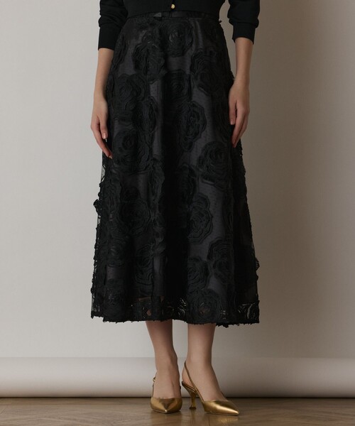 GRACE CONTINENTAL（グレースコンチネンタル）の「ローズ刺繍フレアスカート（スカート・レディース・ホワイト/ブラック・36/38）」の6枚目の写真