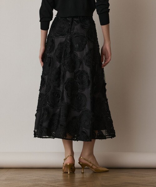 GRACE CONTINENTAL（グレースコンチネンタル）の「ローズ刺繍フレアスカート（スカート・レディース・ホワイト/ブラック・36/38）」の7枚目の写真