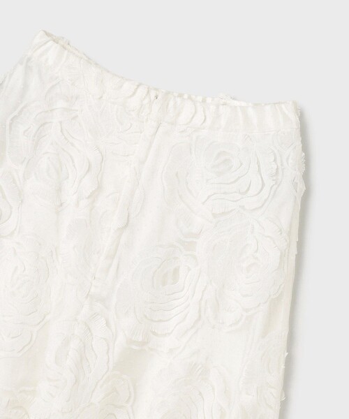 GRACE CONTINENTAL（グレースコンチネンタル）の「ローズ刺繍フレアスカート（スカート・レディース・ホワイト/ブラック・36/38）」の18枚目の写真