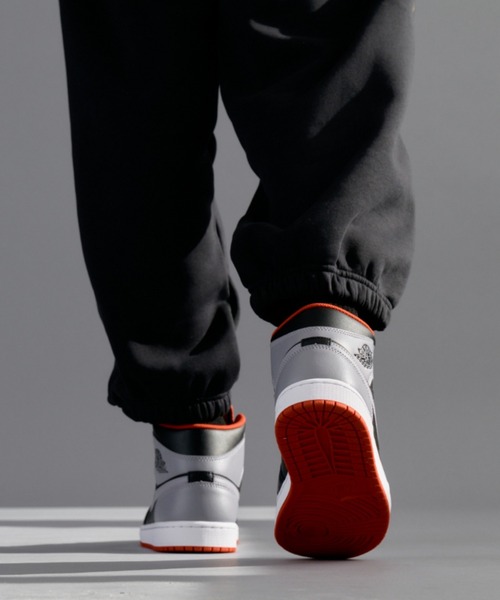 JORDAN BRAND(ジョーダンブランド)の「エア ジョーダン 1 MID シューズ / Air Jordan 1 Mid Shoes DQ8426-006 Black(スニーカー・メンズ・ブラック系その他2・25/25.5/26/26.5/27/27.5/28/28.5/29/29.5/30/30.5/31/32)」の4枚目の写真