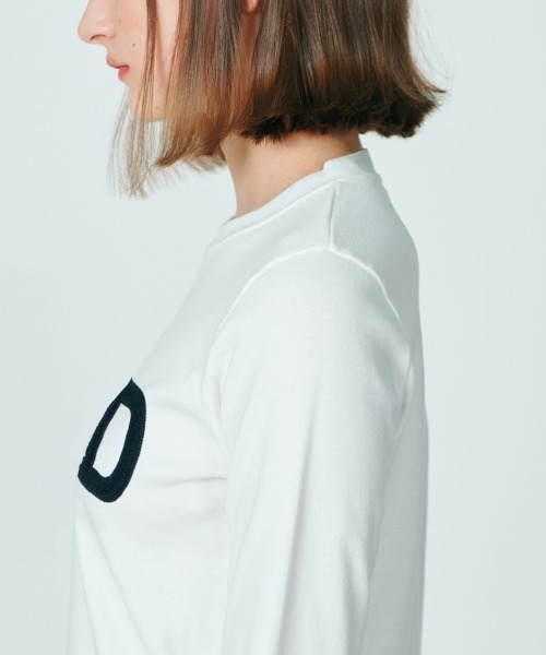 DOUBLE STANDARD CLOTHING(ダブルスタンダードクロージング)の「Dロゴ刺繍ロングスリーブTシャツ(WEB限定)(Tシャツ/カットソー・レディース・オフホワイト/ブラック/サックスブルー・FREE)」の7枚目の写真