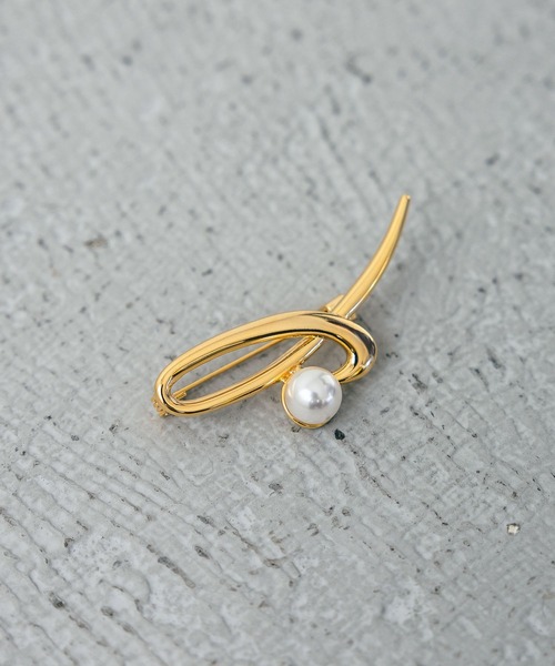 A part by（アパートバイ）の「【セレモニー】パールツキブローチ（ブローチ/コサージュ・レディース・ホワイト/ライトグレー/グレー系その他/ホワイト系その他2・FREE）」の2枚目の写真