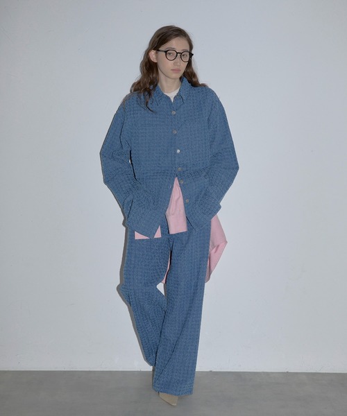 MINERTE（ミネルテ）の「【MINERTE】crush denim big cuffs shirt / クラッシュデニムビッグカフスシャツ（シャツ/ブラウス・レディース・ブルー/インディゴブルー・FREE）」の7枚目の写真