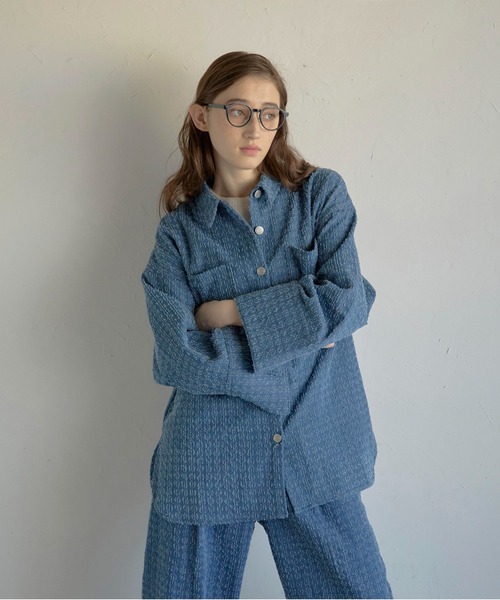 MINERTE（ミネルテ）の「【MINERTE】crush denim big cuffs shirt / クラッシュデニムビッグカフスシャツ（シャツ/ブラウス・レディース・ブルー/インディゴブルー・FREE）」の12枚目の写真