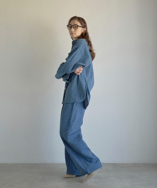 MINERTE（ミネルテ）の「【MINERTE】crush denim big cuffs shirt / クラッシュデニムビッグカフスシャツ（シャツ/ブラウス・レディース・ブルー/インディゴブルー・FREE）」の19枚目の写真