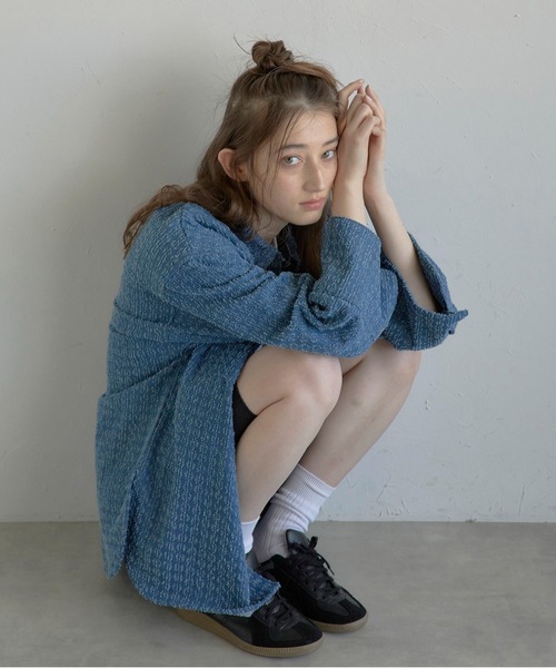 MINERTE（ミネルテ）の「【MINERTE】crush denim big cuffs shirt / クラッシュデニムビッグカフスシャツ（シャツ/ブラウス・レディース・ブルー/インディゴブルー・FREE）」の20枚目の写真