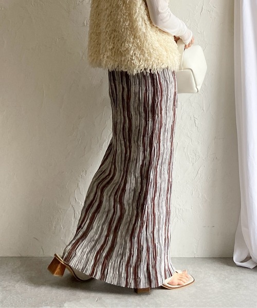 She's Closet（シーズクローゼット）の「ニュアンスストライプ柄ストレートIラインハイウエスト細プリーツロングスカート（スカート・レディース・ブラック/ブラウン・FREE）」の2枚目の写真