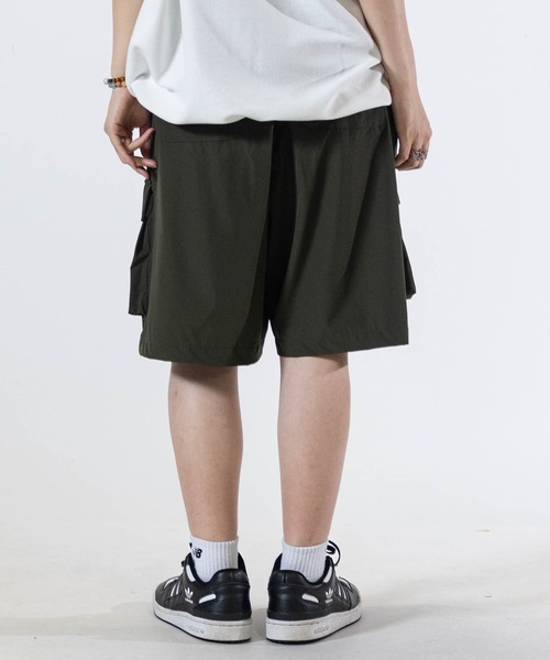 THRASHER（スラッシャー）の「【at】〔THRASHER/スラッシャー〕NYLON SHORTS ストレッチナイロン ワイドカーゴショーツ 接触冷感/吸水速乾（カーゴパンツ・メンズ・ブラック/グレイッシュベージュ/カーキ/ブラウン系その他/ブラック系その他/ベージュ系その他・MEDIUM/LARGE）」の7枚目の写真