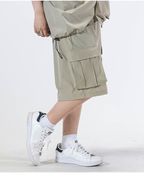 THRASHER（スラッシャー）の「【at】〔THRASHER/スラッシャー〕NYLON SHORTS ストレッチナイロン ワイドカーゴショーツ 接触冷感/吸水速乾（カーゴパンツ・メンズ・ブラック/グレイッシュベージュ/カーキ/ブラウン系その他/ブラック系その他/ベージュ系その他・MEDIUM/LARGE）」の14枚目の写真