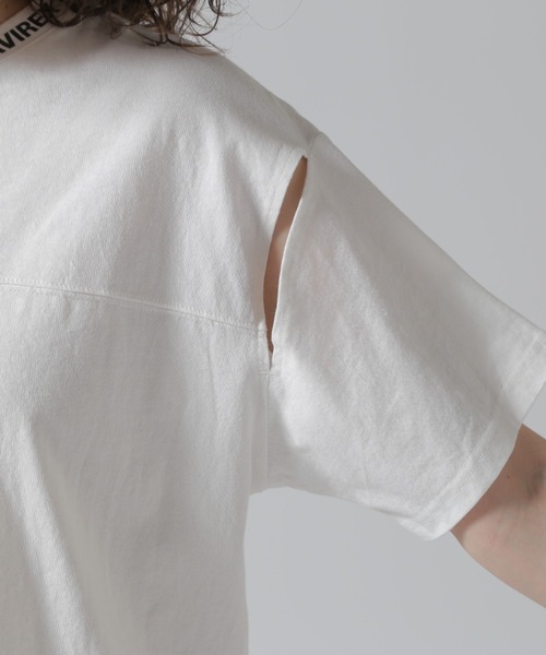 AVIREX(アヴィレックス)の「OPEN COLLAR PRINT T-SHIRT/オープンカラープリントTシャツ(Tシャツ/カットソー・レディース・オフホワイト/サックスブルー/ブラック・F)」の11枚目の写真