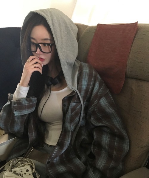 BEIDELLI（ベイデリー）の「[BELLIDE MADE] エアプランジュリーフードチェックシャツ（シャツ/ブラウス・レディース・ブラック/ブラウン/ネイビー・FREE）」の3枚目の写真