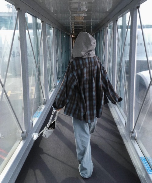 BEIDELLI（ベイデリー）の「[BELLIDE MADE] エアプランジュリーフードチェックシャツ（シャツ/ブラウス・レディース・ブラック/ブラウン/ネイビー・FREE）」の10枚目の写真