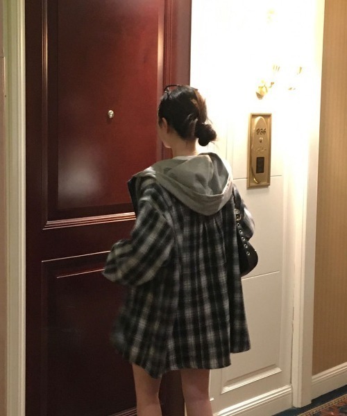 BEIDELLI（ベイデリー）の「[BELLIDE MADE] エアプランジュリーフードチェックシャツ（シャツ/ブラウス・レディース・ブラック/ブラウン/ネイビー・FREE）」の20枚目の写真