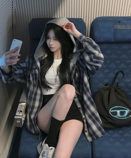 BEIDELLI（ベイデリー）の「[BELLIDE MADE] エアプランジュリーフードチェックシャツ（シャツ/ブラウス・レディース・ブラック/ブラウン/ネイビー・FREE）」の6枚目の写真