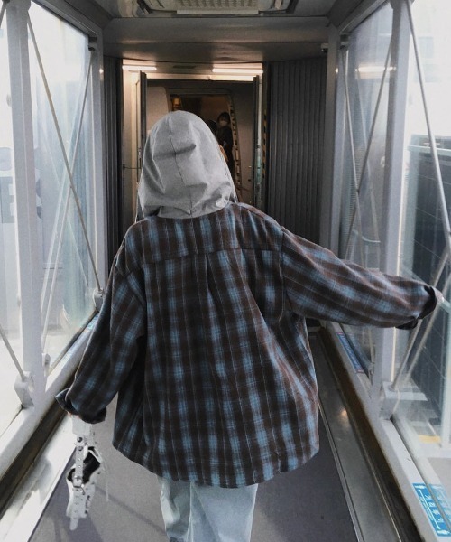 BEIDELLI（ベイデリー）の「[BELLIDE MADE] エアプランジュリーフードチェックシャツ（シャツ/ブラウス・レディース・ブラック/ブラウン/ネイビー・FREE）」の11枚目の写真